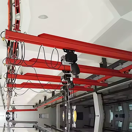 Flexible Crane with adjustable boom for industrial lifting