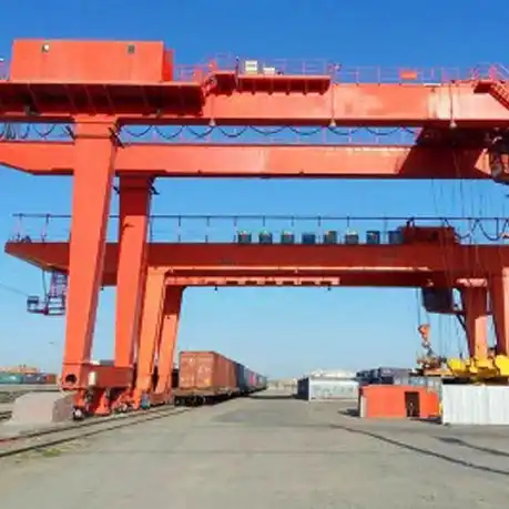 Rail Mounted Container Gantry Crane loading ship at port