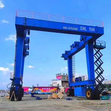 Yacht Hoisting Crane