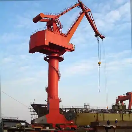 Quad-link port crane with hydraulic lifting mechanism
