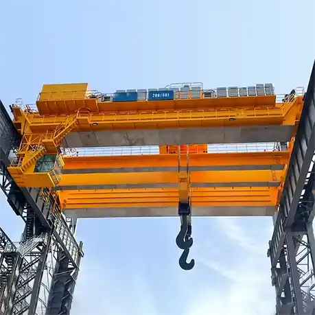 Double Girder Heavy Duty Ladle Crane lifting molten steel in foundry