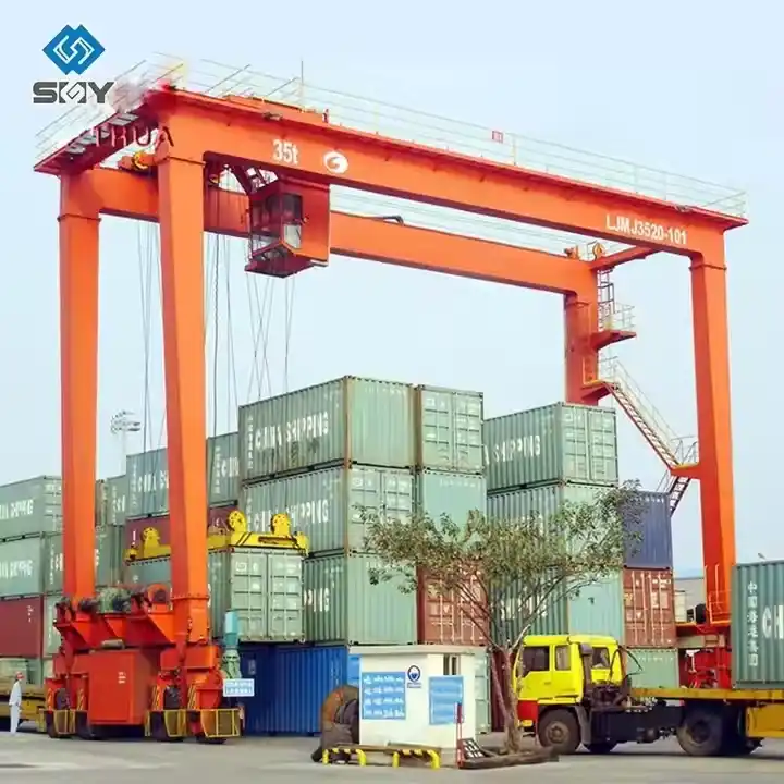 Heavy-duty tyre-mounted gantry crane with dual girder structure